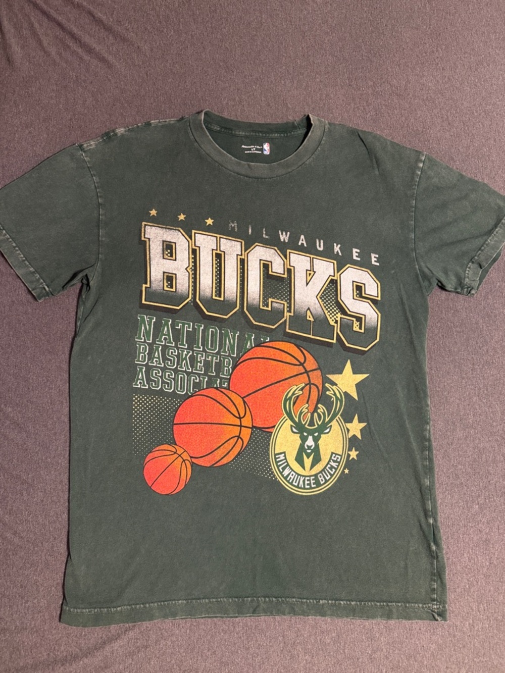 Abercrombie & Fitch Green Milwaukee Bucks Graphic Tee